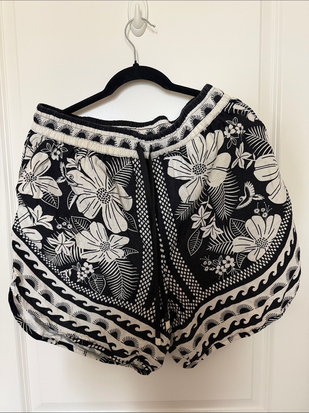 FARM Rio Black & White Floral High-Waist Women’s Shorts
